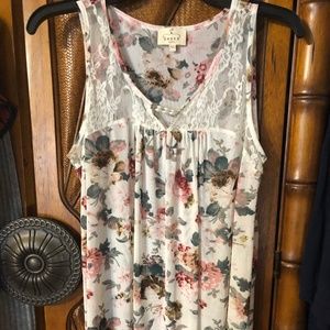 WOMEN'S SLEEVELESS BLOUSE